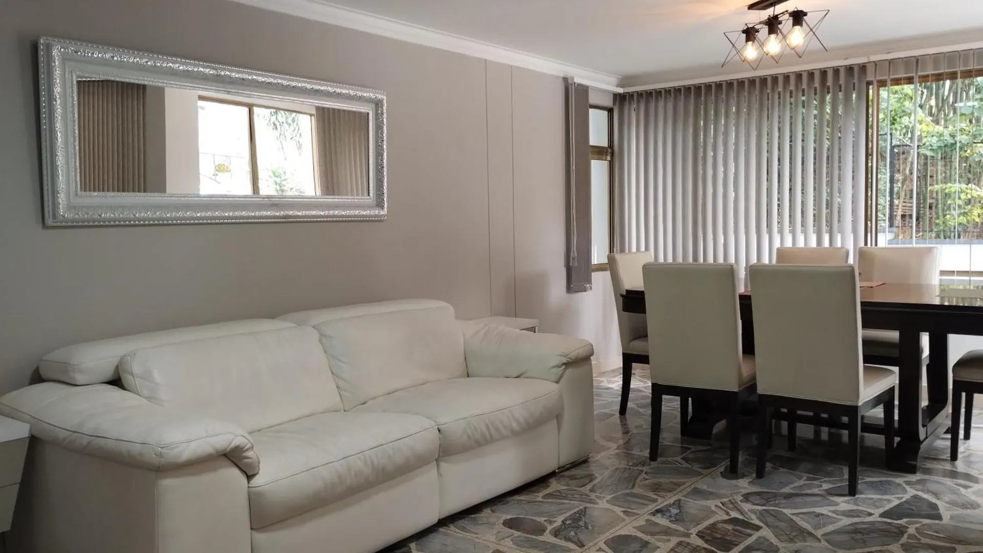 Apartamento El Poblado, La Frontera Medellín Colombia