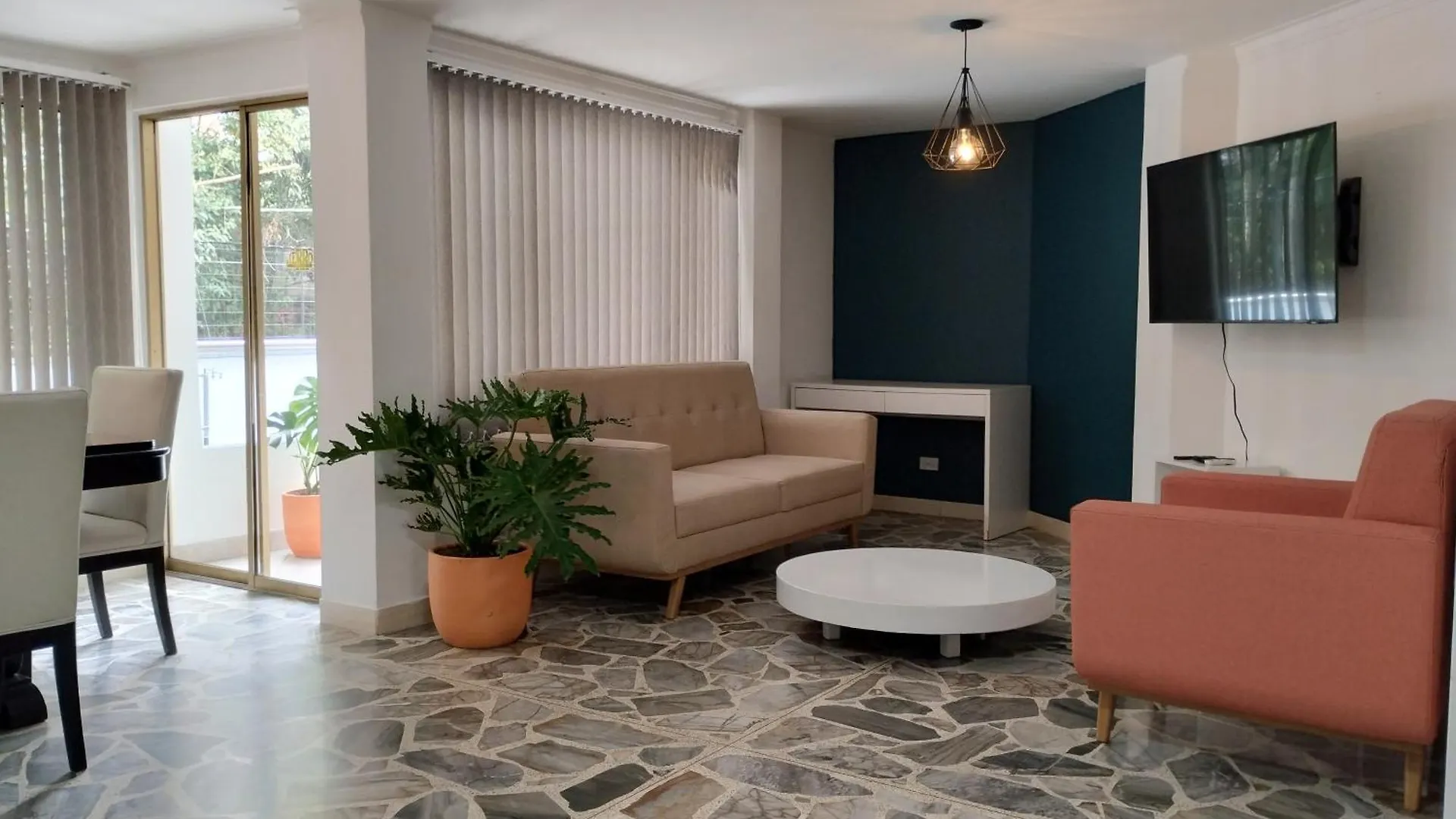 Apartamento El Poblado, La Frontera Medellín 0*,