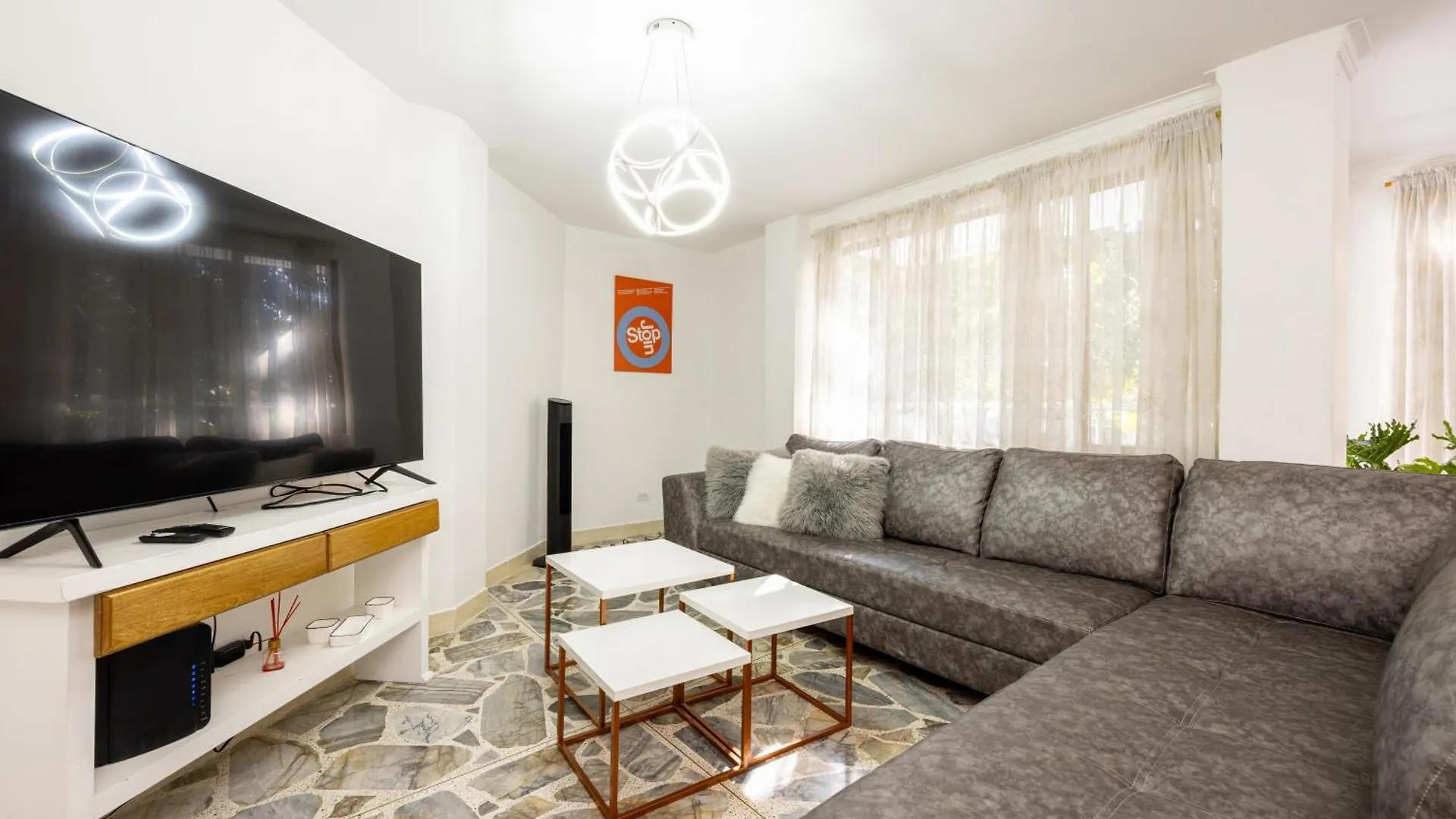 Apartamento El Poblado, La Frontera Medellín
