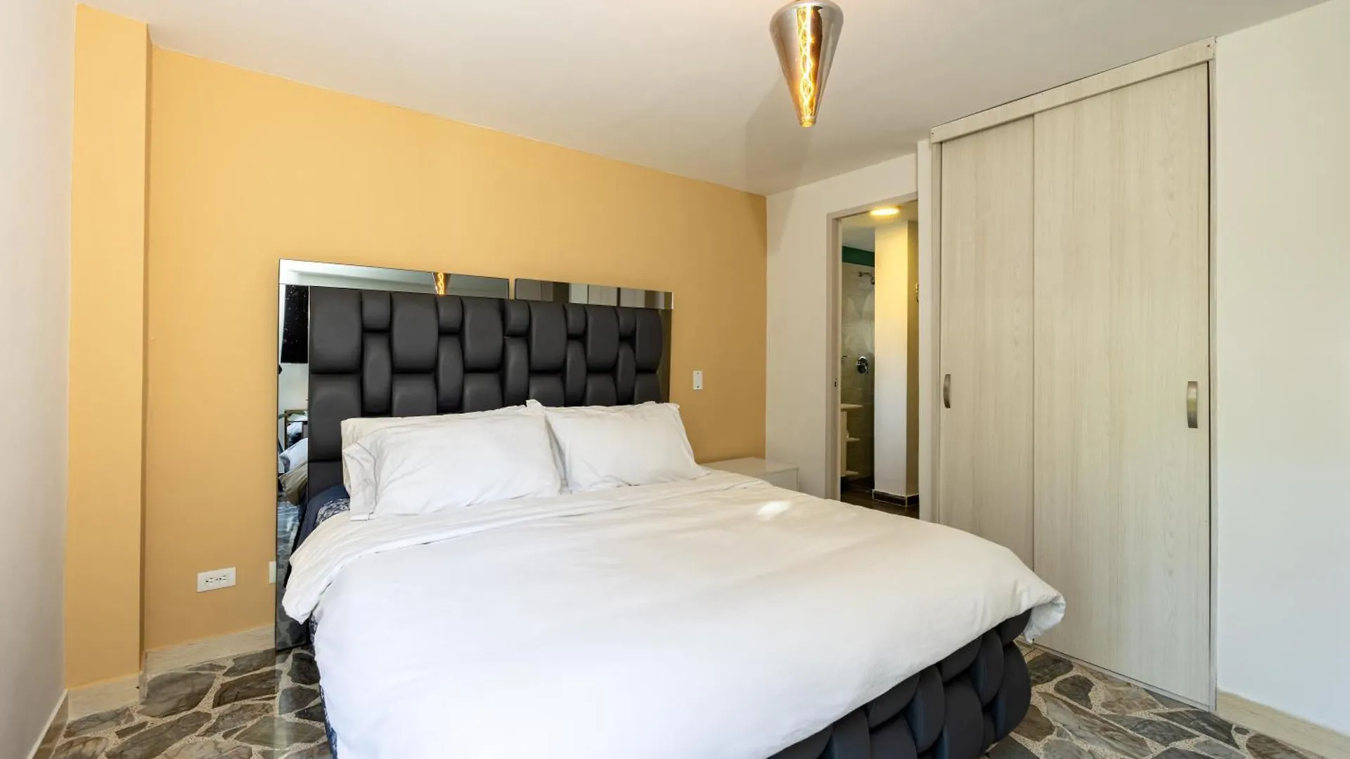 Apartamento El Poblado, La Frontera Medellín 0*,  Colombia