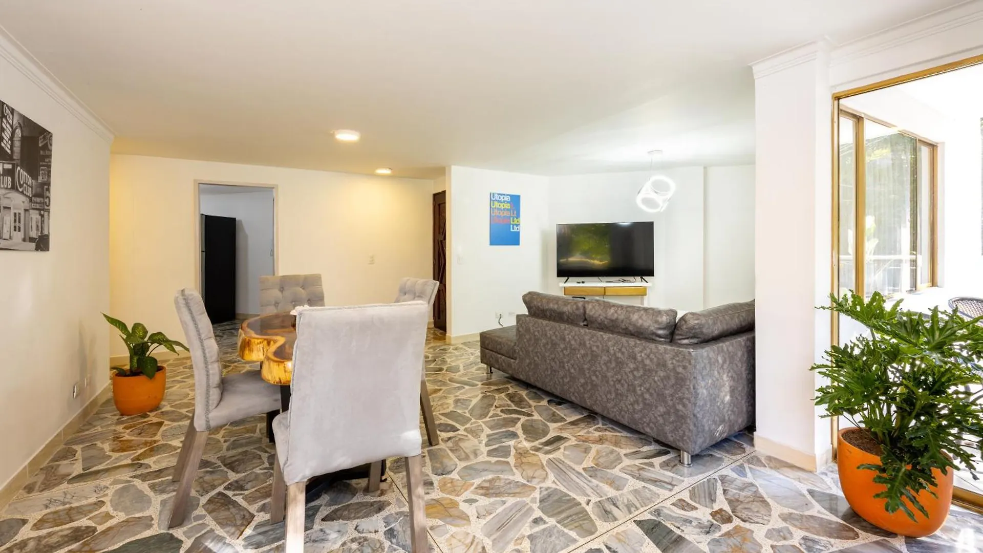 Apartamento El Poblado, La Frontera Medellín Colombia