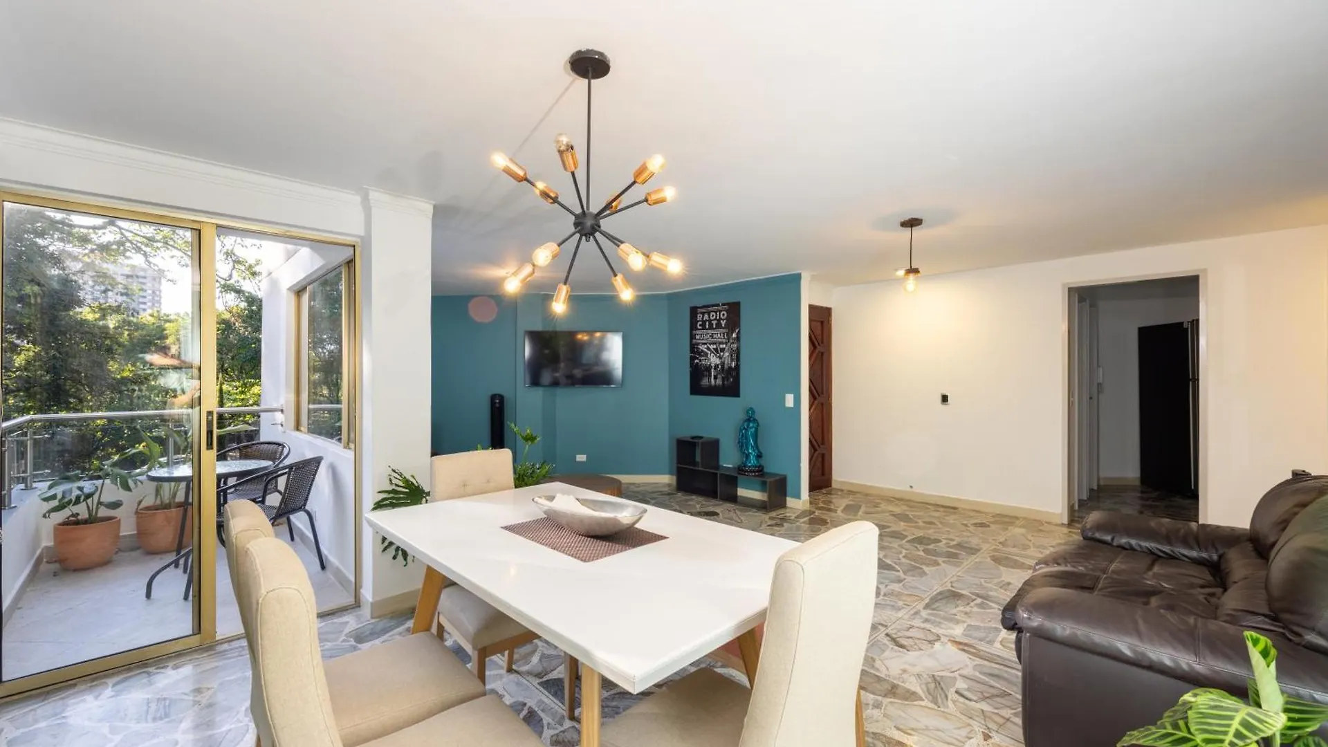 Apartamento El Poblado, La Frontera Medellín