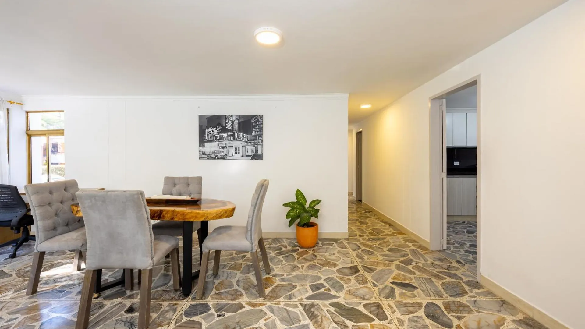 Apartamento El Poblado, La Frontera Medellín Colombia