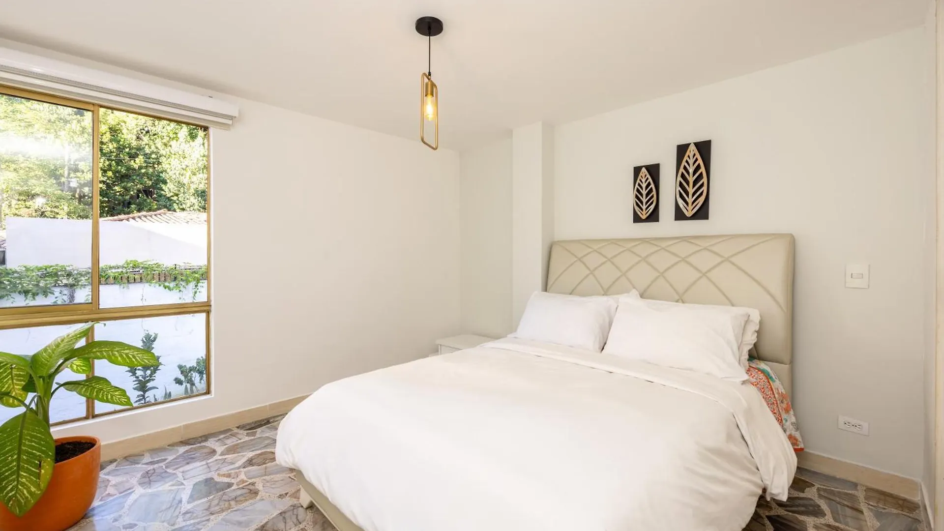 Apartamento El Poblado, La Frontera Medellín Colombia
